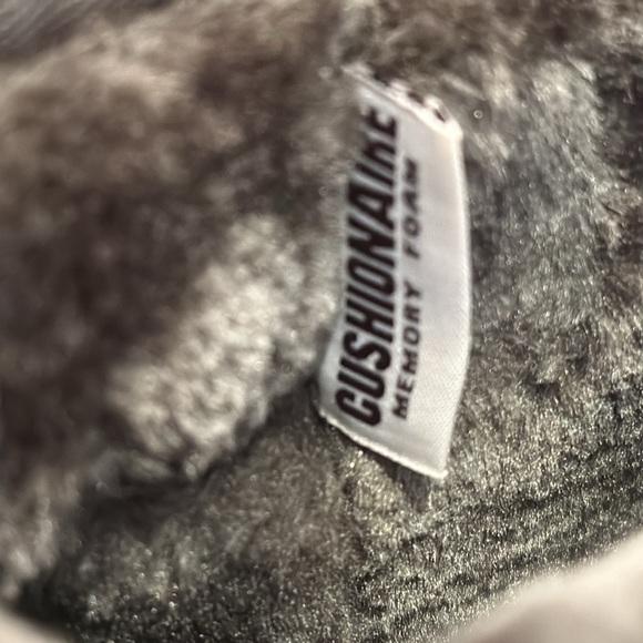 Cushionaire. genuine suede water repellent, winter boot, size 7.5 M. - Picture 5 of 8